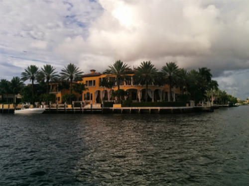 At least the scenery was beautiful. The houses on the ICW are extravagant displays of wealth and status.